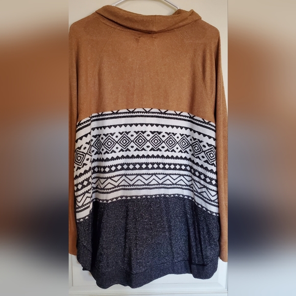 Aztec lightweight sweater shirt - Picture 3 of 3